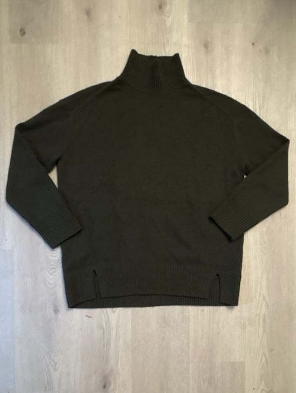 Vince Side-Slit 100% Cashmere Turtleneck Sweater Size M Olive Green - Picture 2 of 5